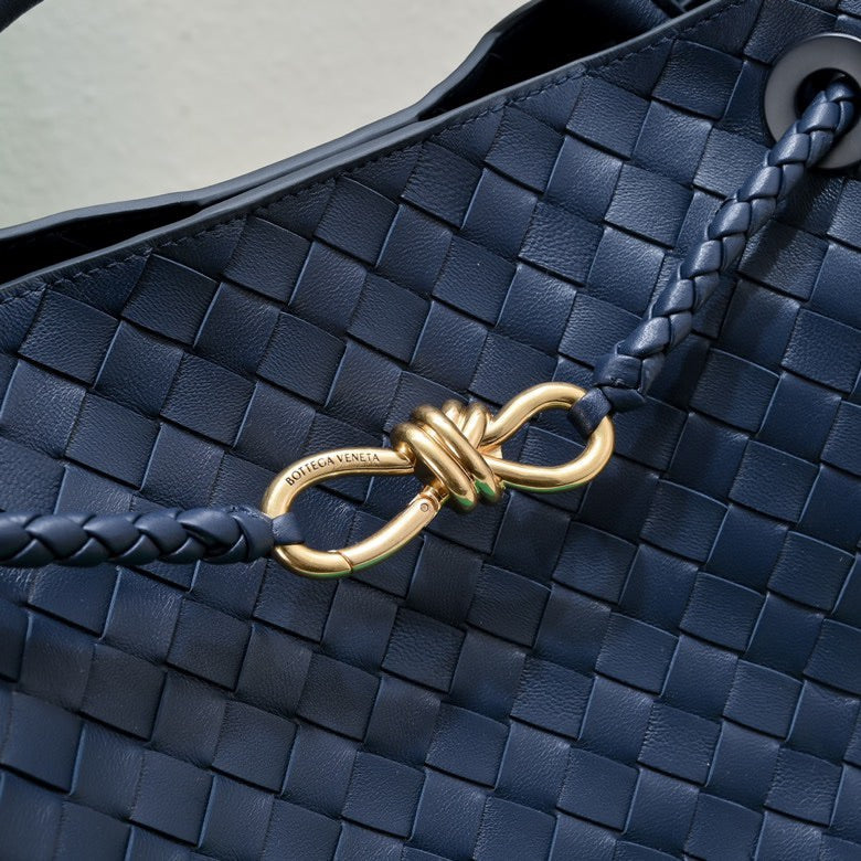 Luxury Bottega Veneta bv medium andiamo 32 dark blue lambskin