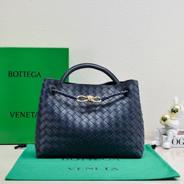 Luxury Bottega Veneta bv medium andiamo 32 dark blue lambskin