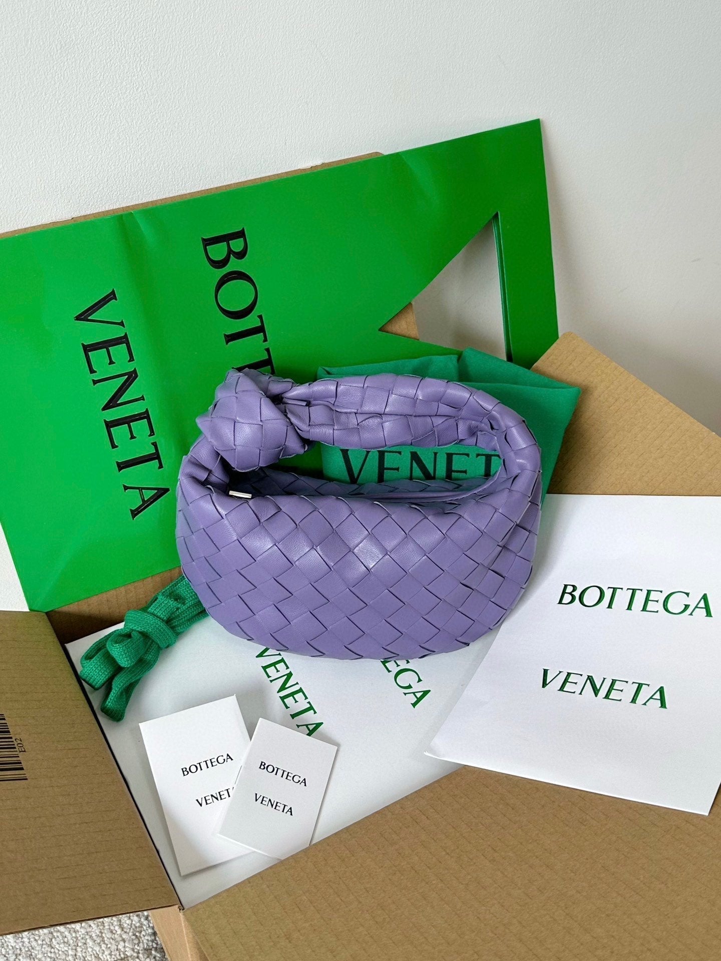 Luxury Bottega Veneta mini jodie 28 purple lambskin
