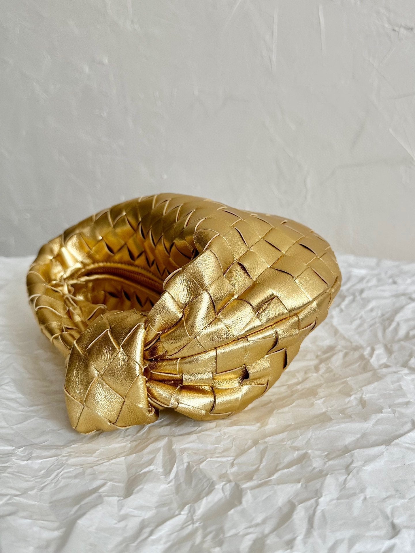 Luxury Bottega Veneta mini jodie 28 gold metalic lambskin