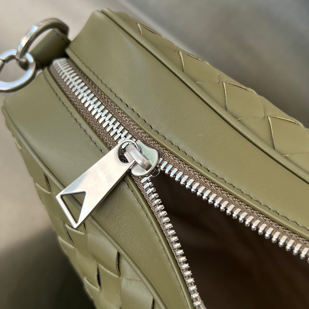 Luxury Bottega Veneta LARGE INTRECCIATO 40 BRIEFCASE IN MUD MIX TRAVERTINE CALFSKIN