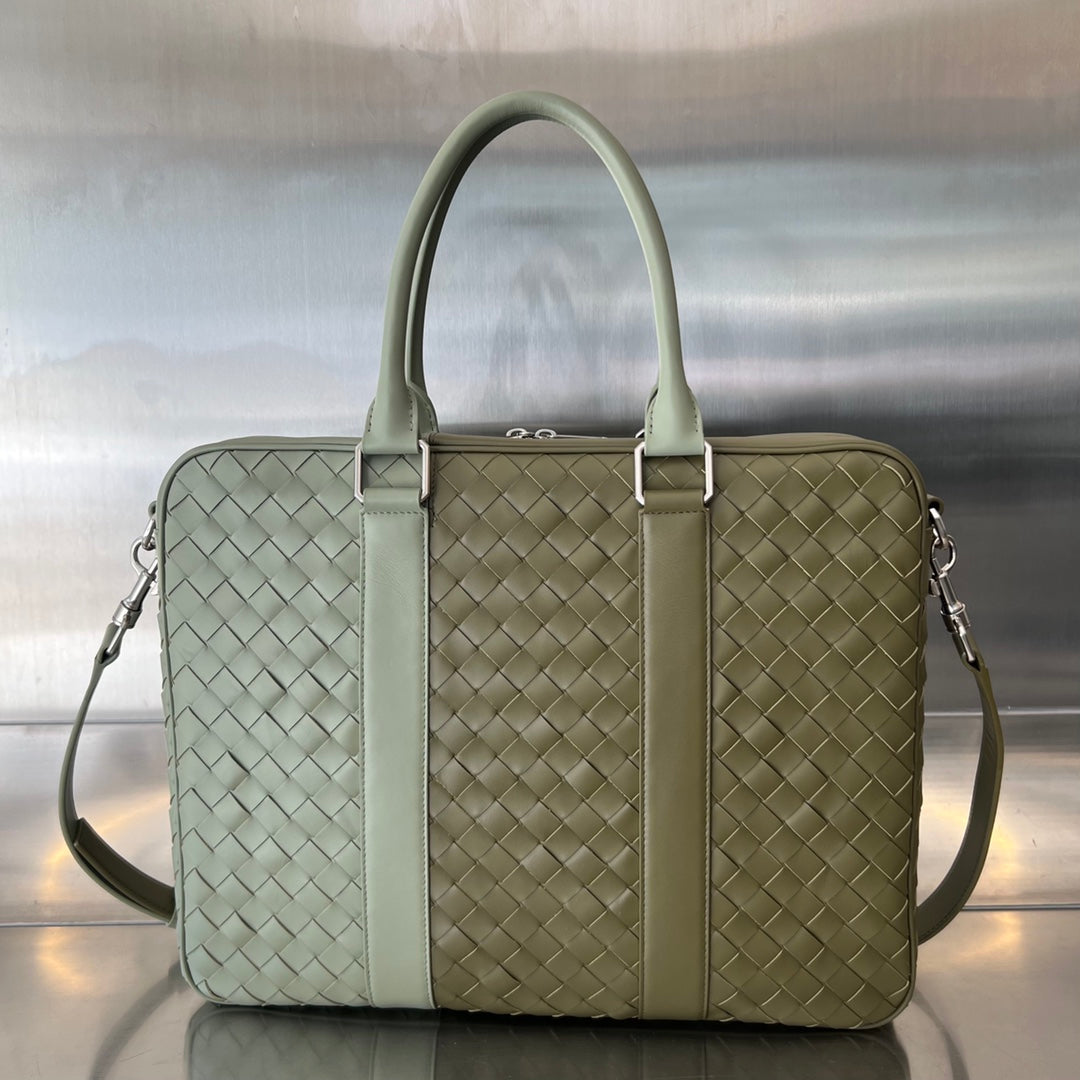 Luxury Bottega Veneta LARGE INTRECCIATO 40 BRIEFCASE IN MUD MIX TRAVERTINE CALFSKIN