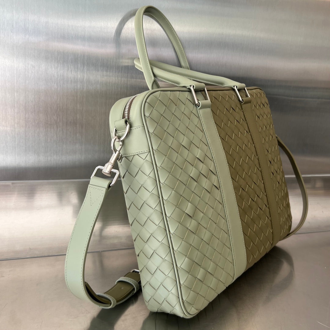 Luxury Bottega Veneta LARGE INTRECCIATO 40 BRIEFCASE IN MUD MIX TRAVERTINE CALFSKIN