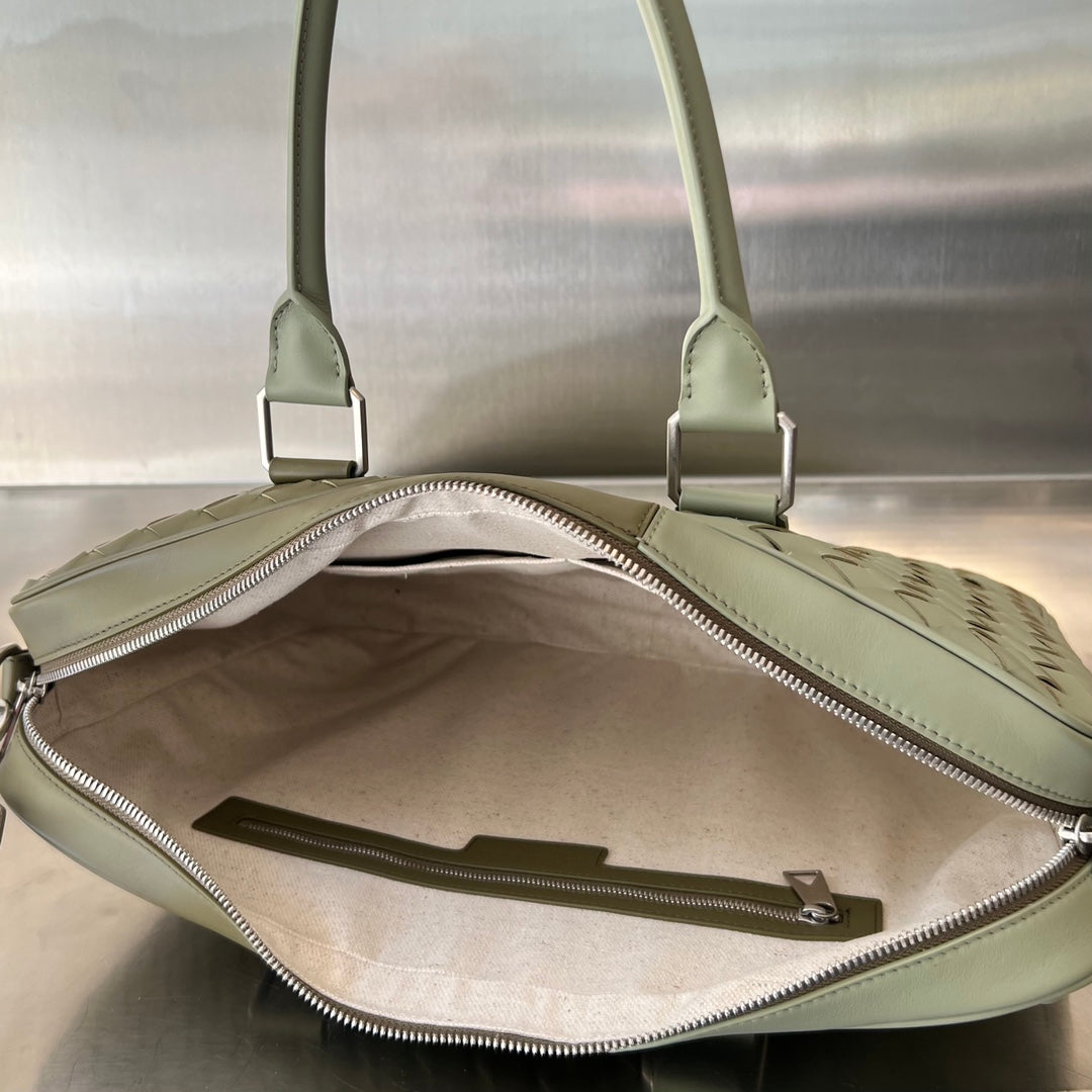 Luxury Bottega Veneta LARGE INTRECCIATO 40 BRIEFCASE IN MUD MIX TRAVERTINE CALFSKIN