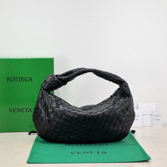 Luxury Bottega Veneta small jodie 48 black lambskin