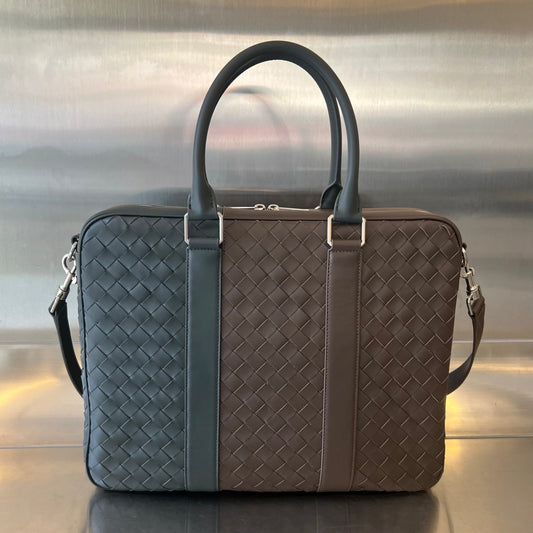 Luxury Bottega Veneta LARGE INTRECCIATO 40 BRIEFCASE IN LIGHT BROWN MIX DARK GREEN CALFSKIN