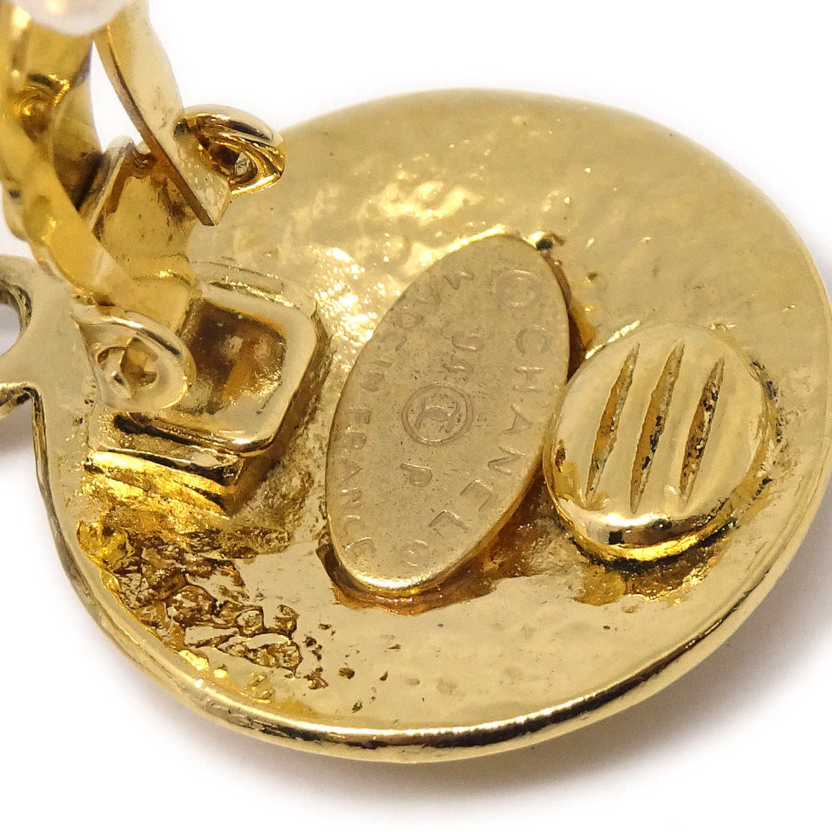 Luxury Chanel 1994 Quilted CC Dangle Earrings Clip-On Gold Small