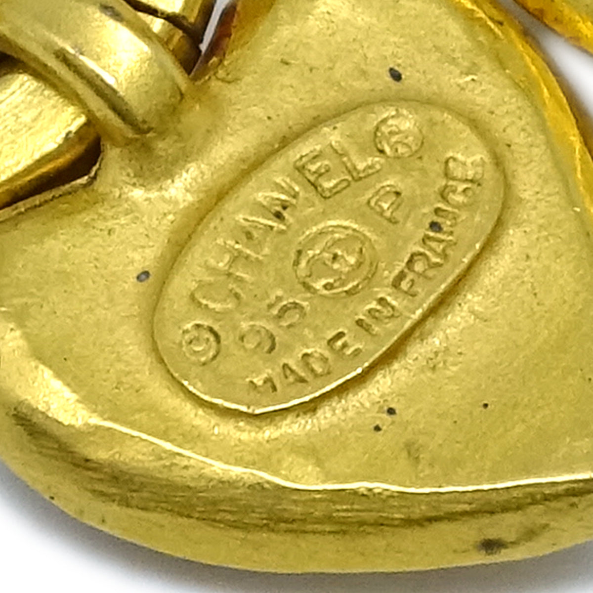 Luxury Chanel Heart Dangle Earrings Clip-On Gold 95P