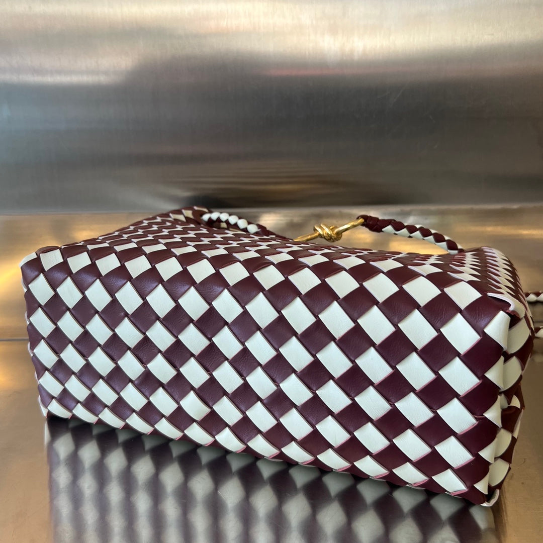 Luxury Bottega Veneta bv medium andiamo 32 white burgundy lambskin