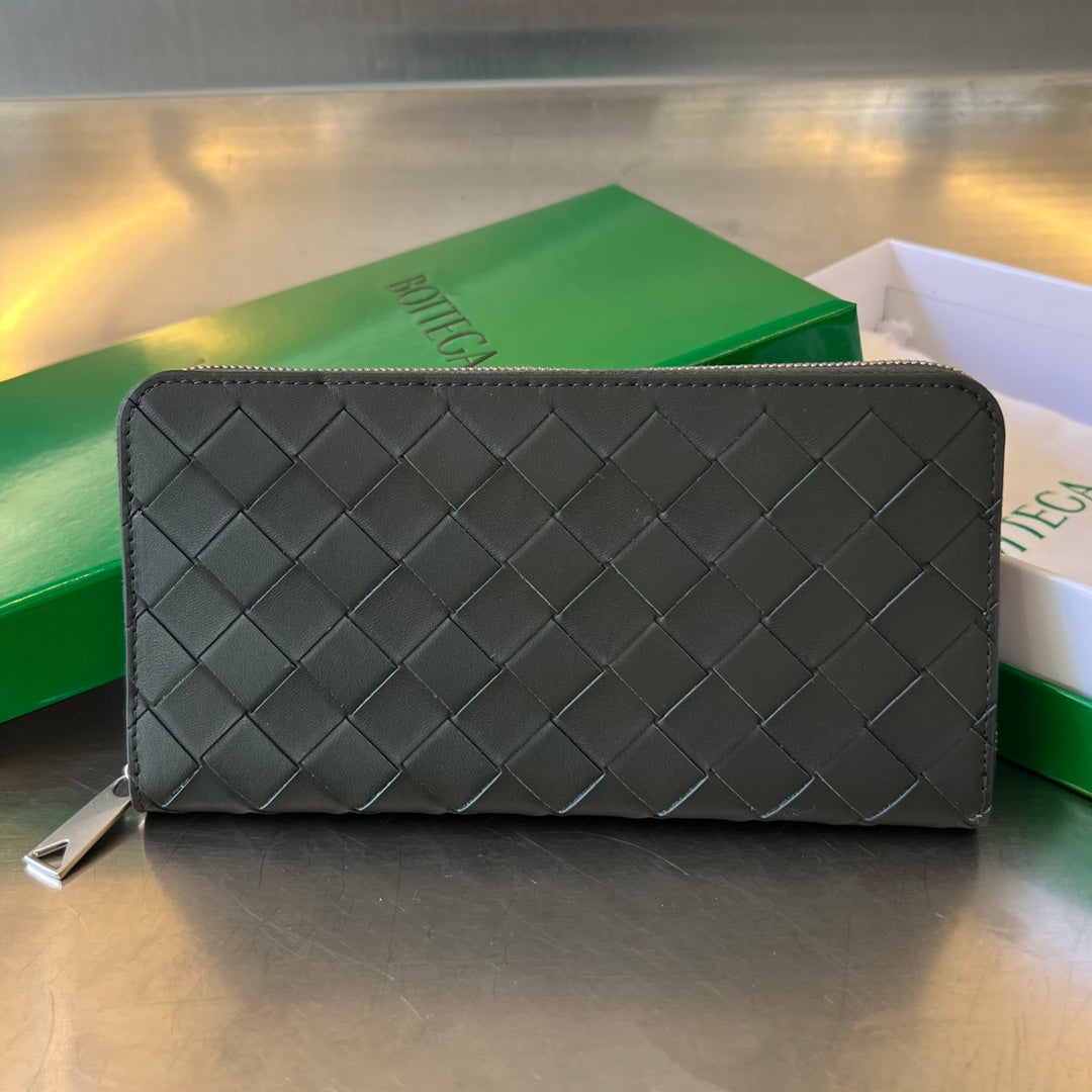 Luxury Bottega Veneta INTRECCIATO 19 WALLET IN BLACK CALFSKIN