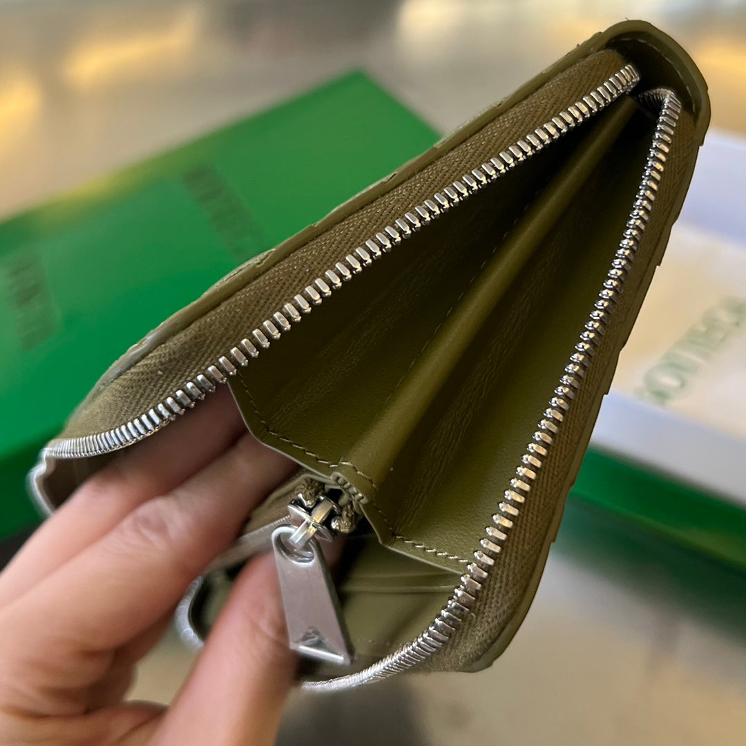 Luxury Bottega Veneta INTRECCIATO 19 WALLET IN OLIVE GREEN CALFSKIN