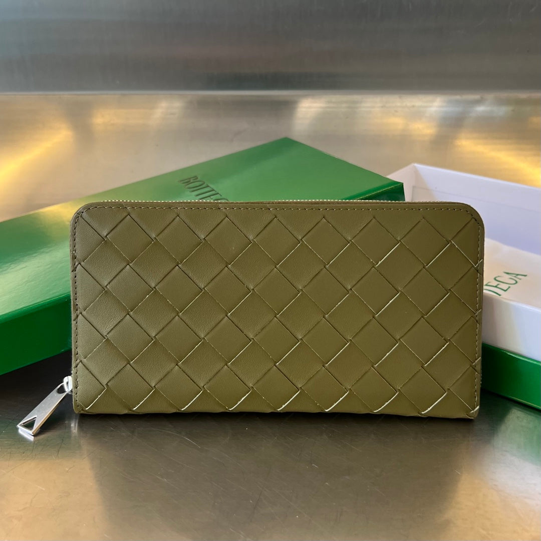 Luxury Bottega Veneta INTRECCIATO 19 WALLET IN OLIVE GREEN CALFSKIN