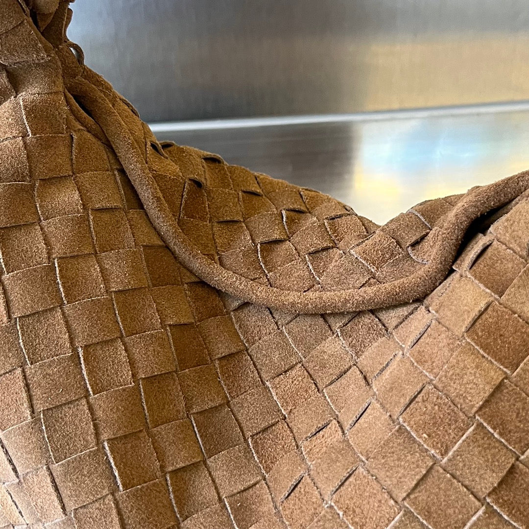 Luxury Bottega Veneta SMALL HOP 40 IN CARAMEL BROWN LAMBSKIN