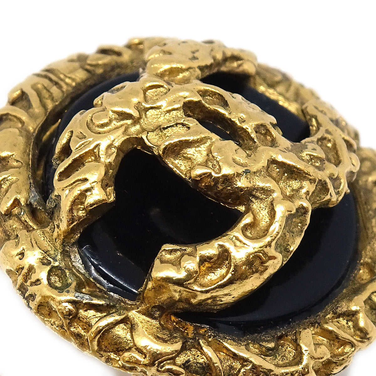 Luxury Chanel Button Earrings Clip-On Gold 93P