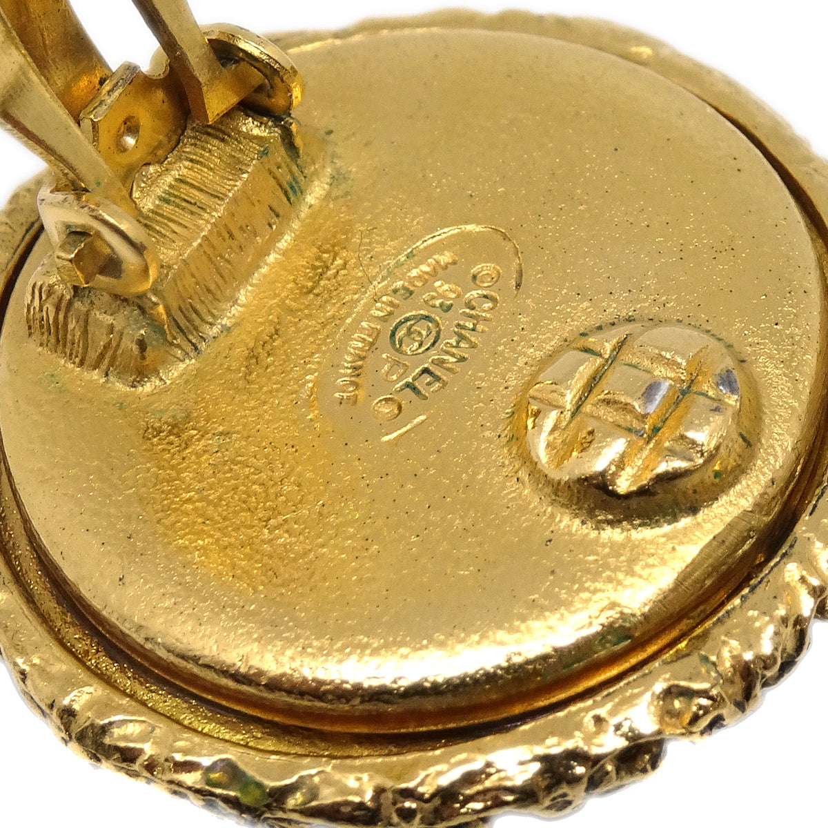 Luxury Chanel Button Earrings Clip-On Gold 93P