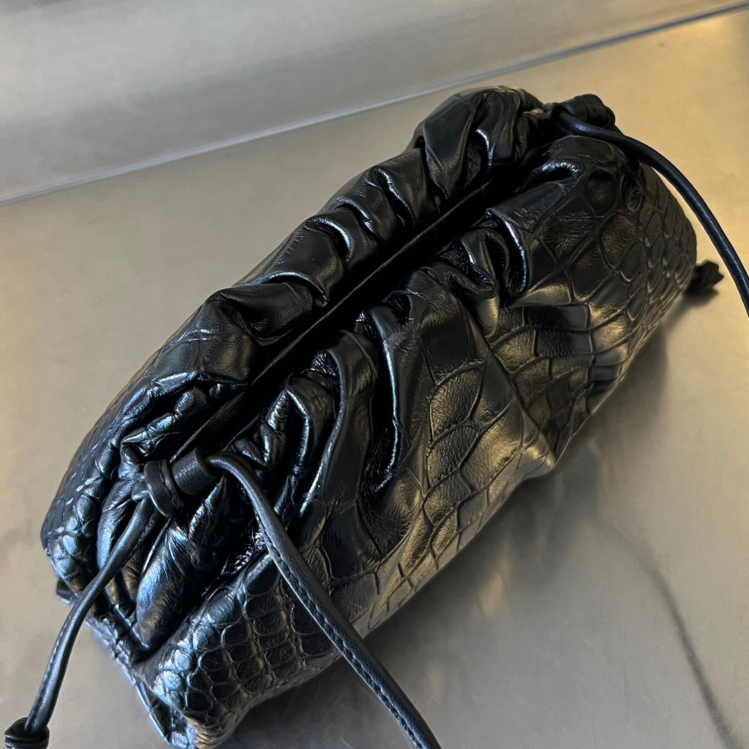 Luxury Bottega Veneta Mini Pouch 22cm Black Calfskin