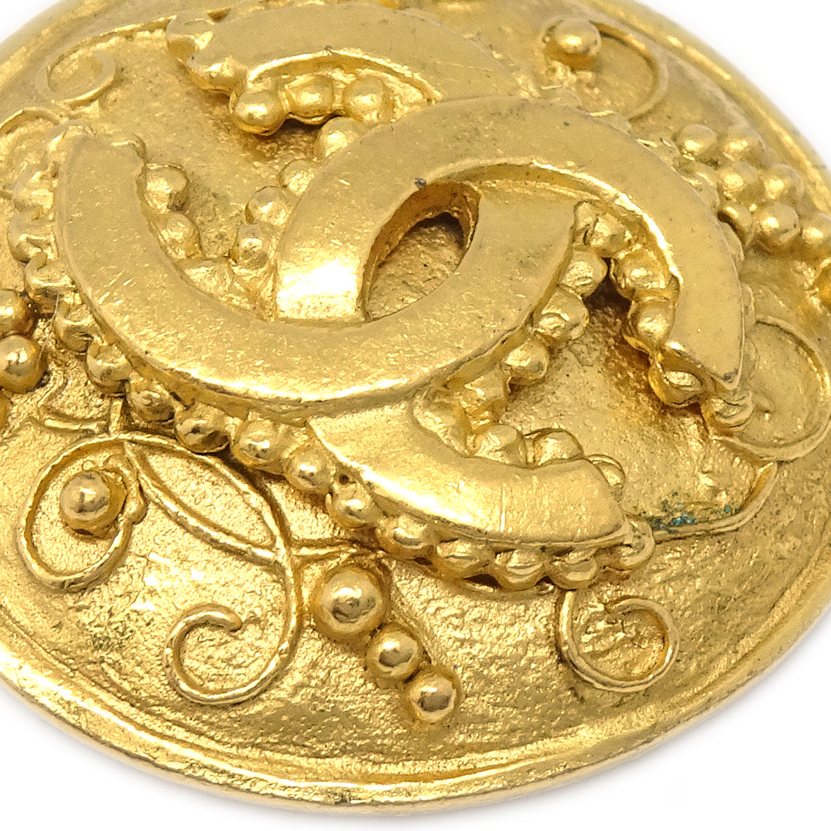Luxury Chanel Button Earrings Clip-On Gold 96A