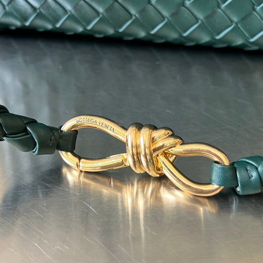 Luxury Bottega Veneta bv medium andiamo 32 castleton green lambskin