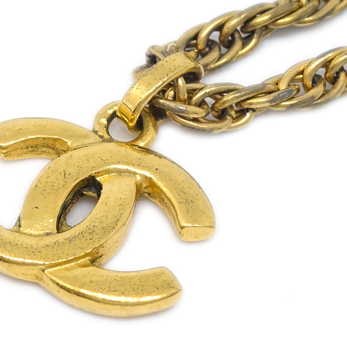 Luxury Chanel CC Chain Pendant Necklace Gold