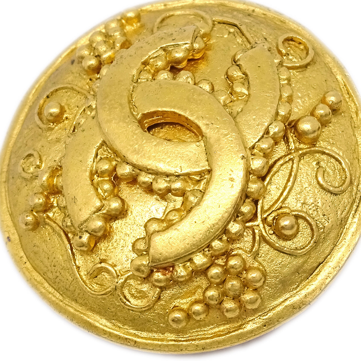 Luxury Chanel Button Earrings Clip-On Gold 96A