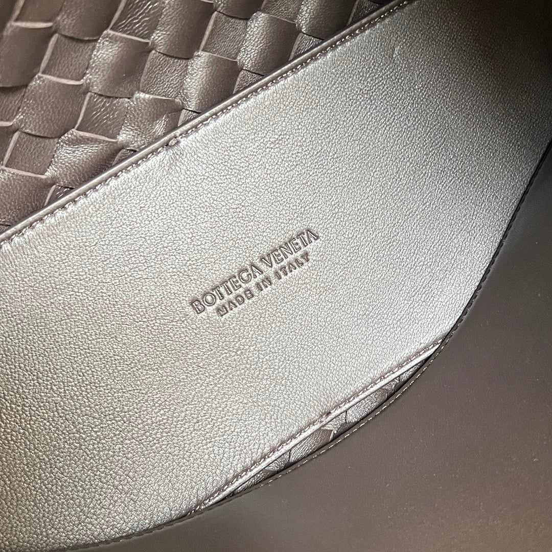 Luxury Bottega Veneta bv medium andiamo 32 chocolate lambskin