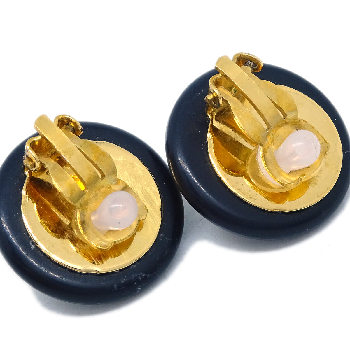 Luxury Chanel Black Button Shell Earrings Clip-On 96C