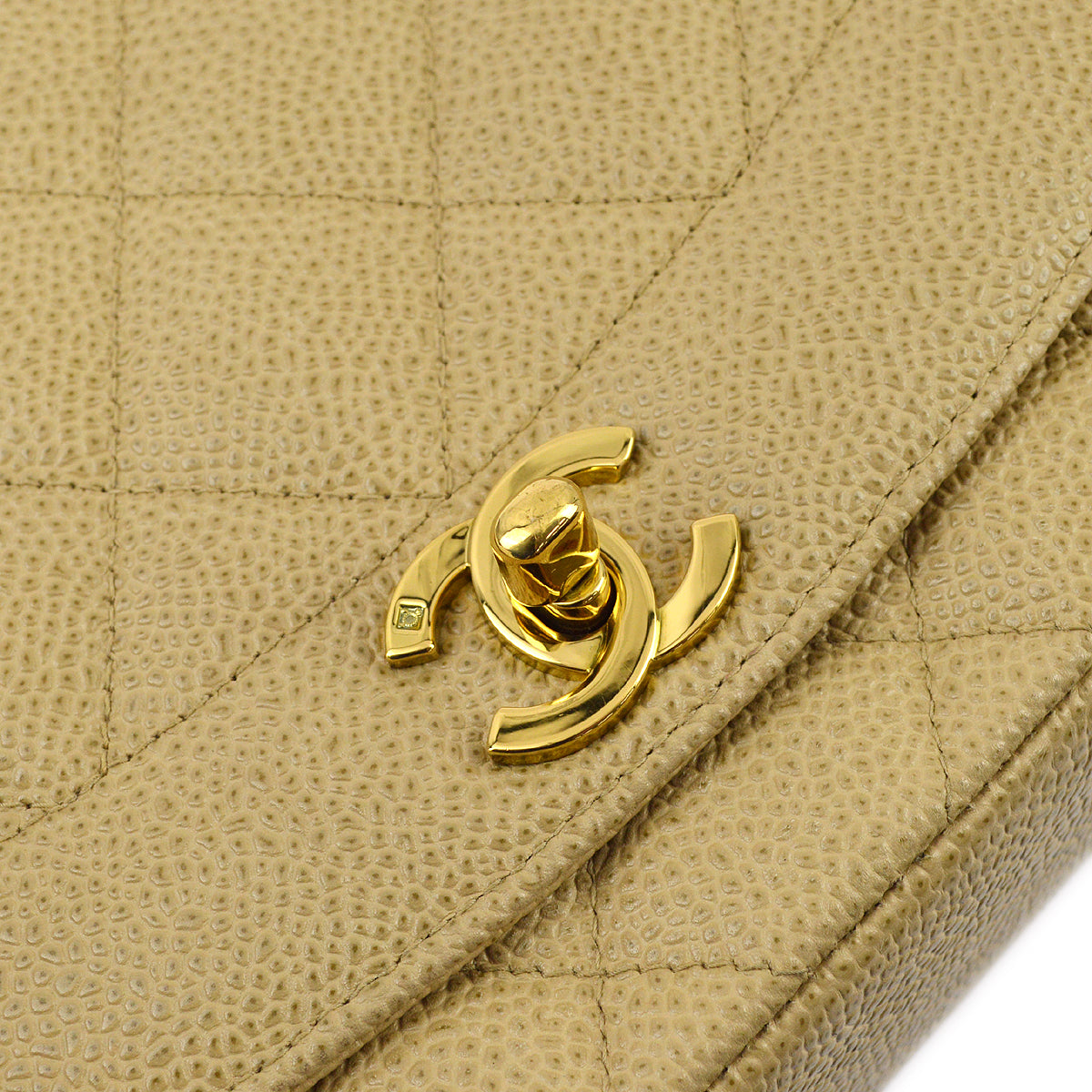Luxury Chanel 1994-1996 Caviar Medium Diana Shoulder Bag
