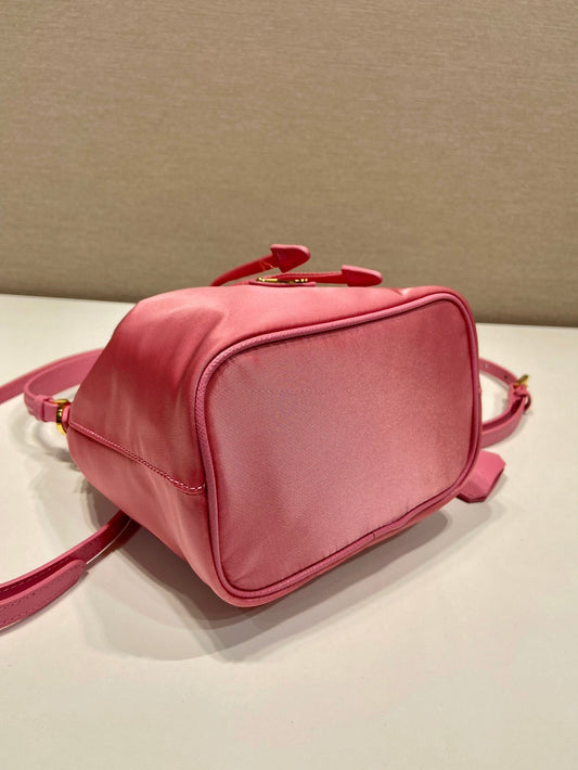 Luxury PradaBUCKET BAG 19 IN CANDY PINK RE-NYLON AND SAFFIANO LEATHER HANDLE