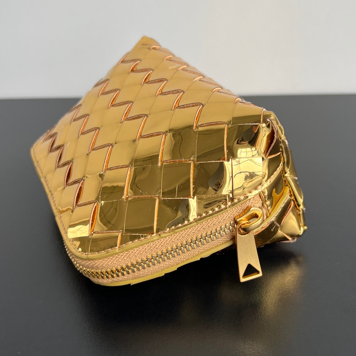 Luxury Bottega Veneta INTRECCIATO 16 BAG IN GOLDEN LAMBSKIN
