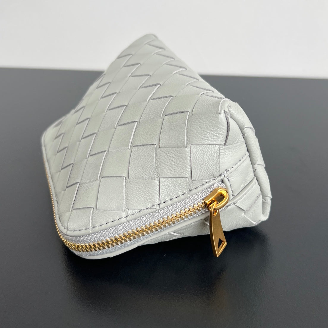Luxury Bottega Veneta INTRECCIATO 16 BAG IN WHITE LAMBSKIN
