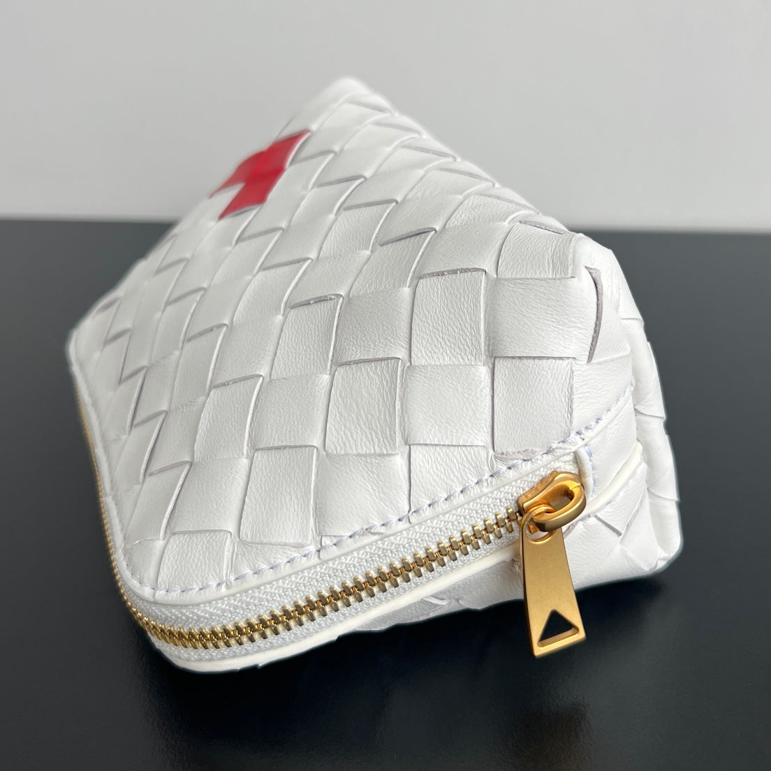 Luxury Bottega Veneta INTRECCIATO 16 BAG IN WHITE MIX RED LAMBSKIN