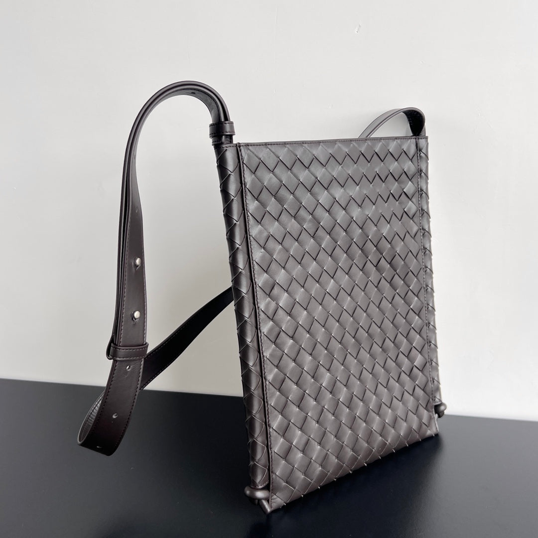 Luxury Bottega Veneta LARGE 35 FLAT LOOP IN BLACK CALFSKIN
