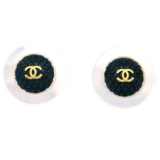 Luxury Chanel White Black Button Shell Earrings Clip-On