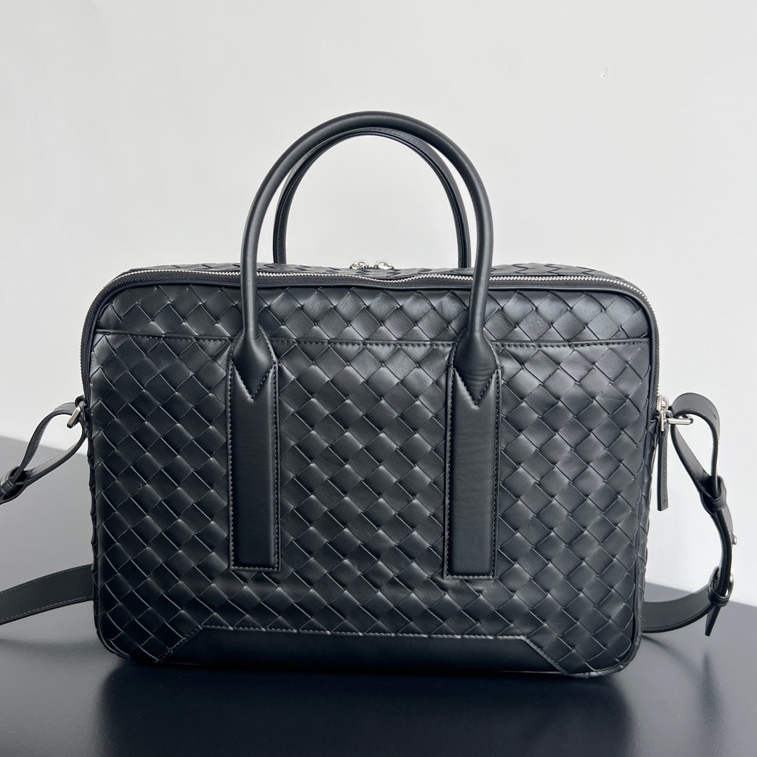 Luxury Bottega Veneta LARGE GETAWAY 39 WEEKENDER IN BLACK CALFSKIN