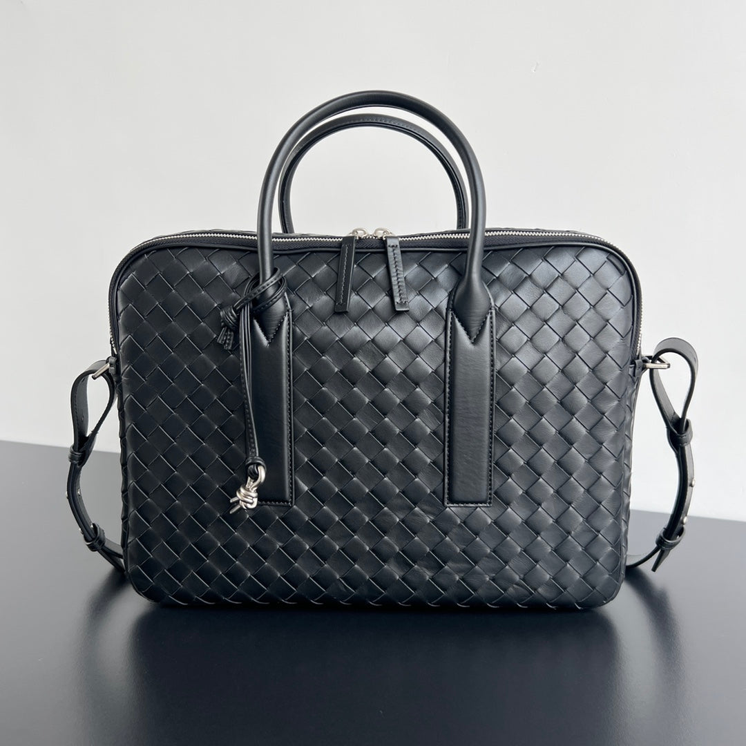 Luxury Bottega Veneta LARGE GETAWAY 39 WEEKENDER IN BLACK CALFSKIN