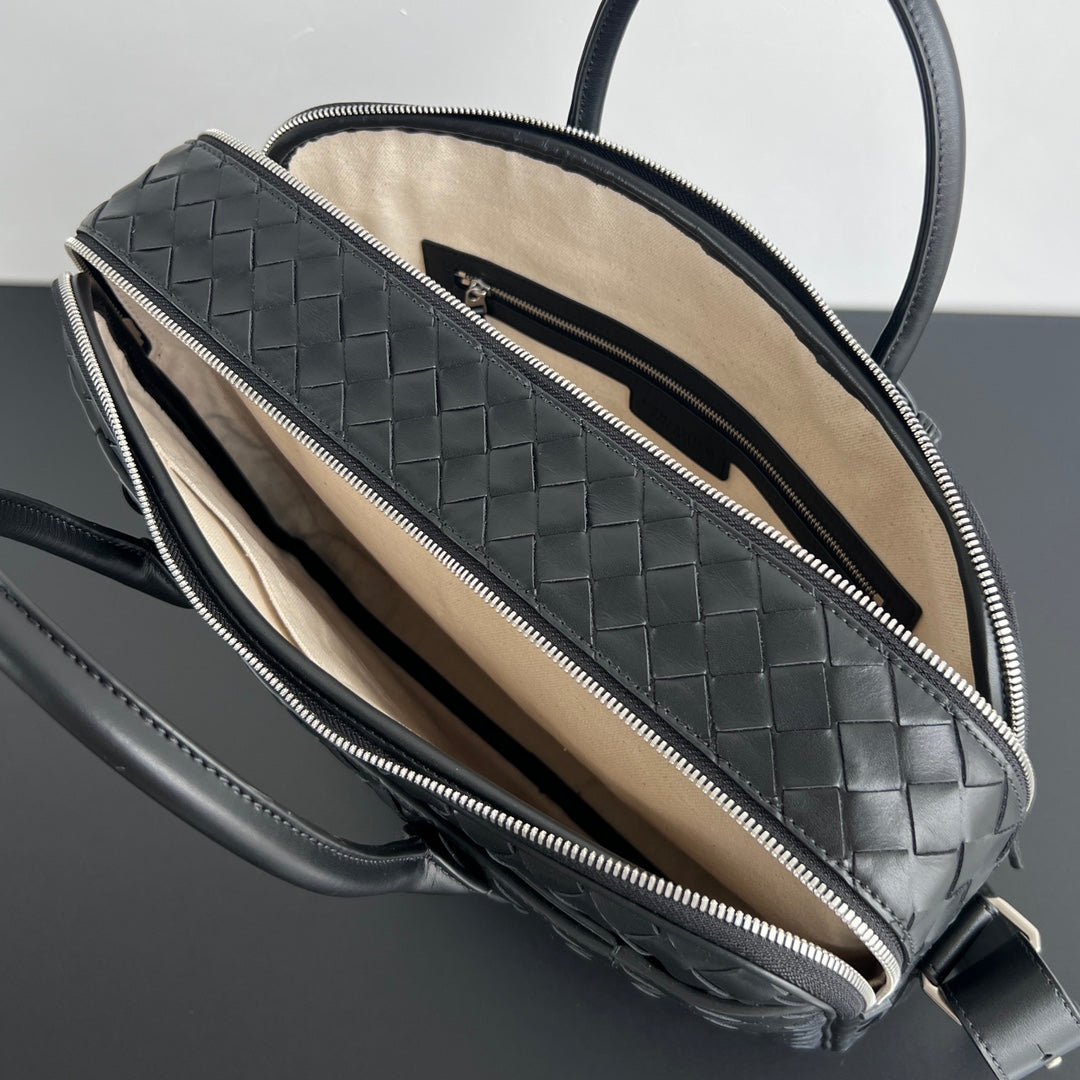 Luxury Bottega Veneta LARGE GETAWAY 39 WEEKENDER IN BLACK CALFSKIN