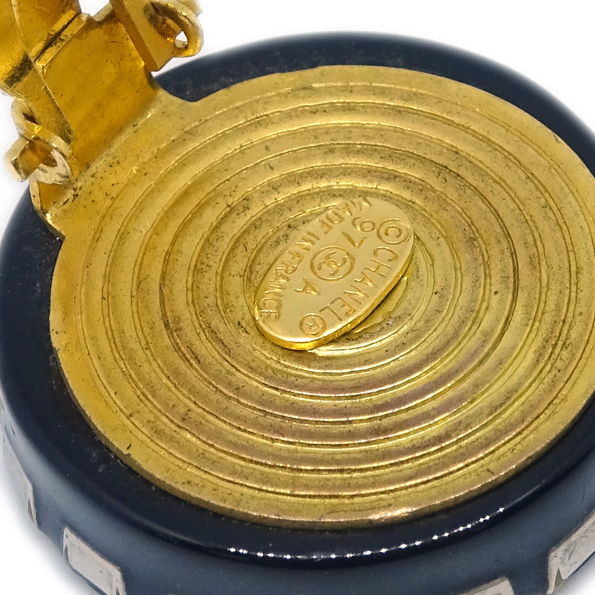 Luxury Chanel Black Button Shell Earrings Clip-On 97A