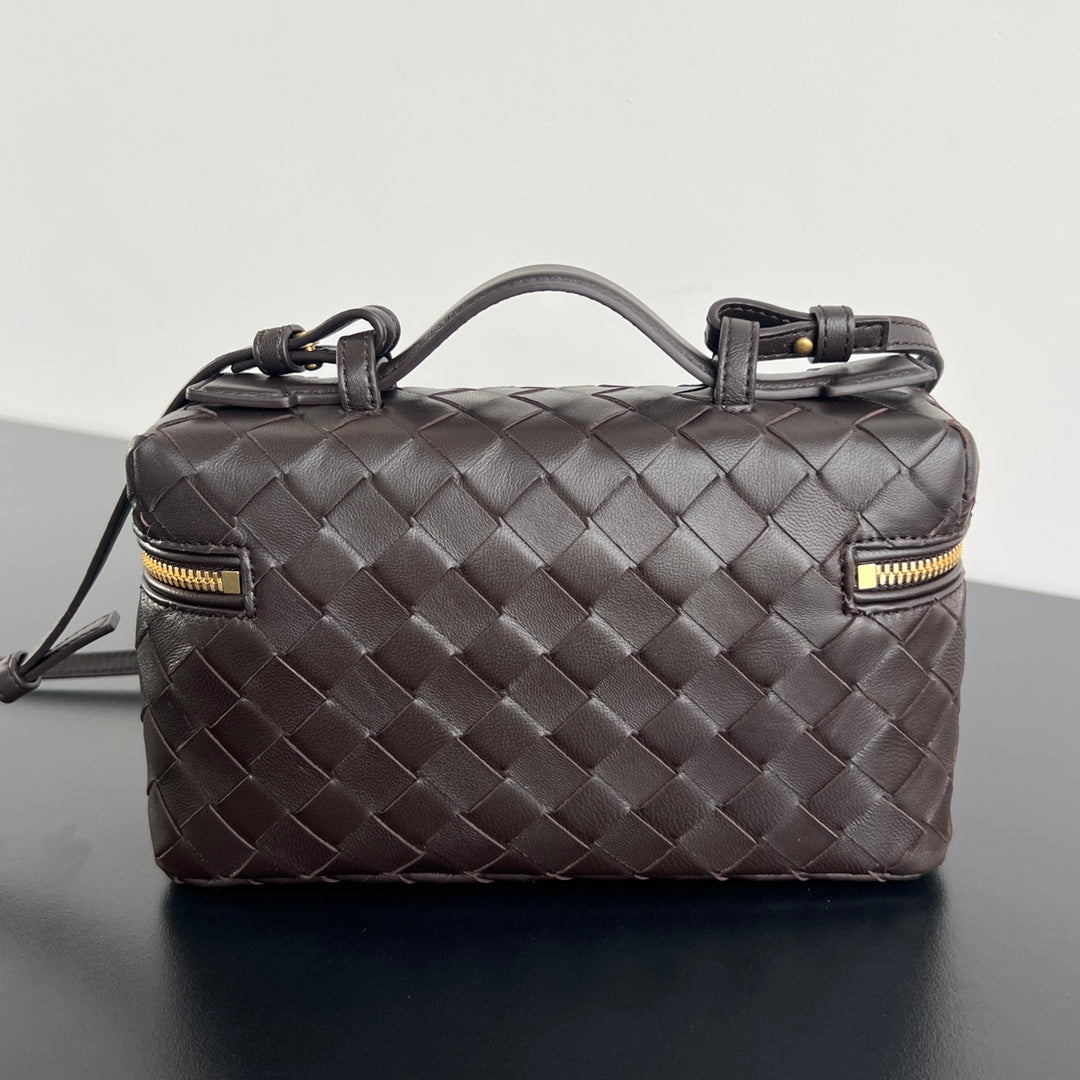 Luxury Bottega Veneta BANG BANG 22 VANITY CASE IN FONDANT CALFSKIN