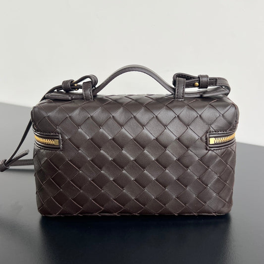 Luxury Bottega Veneta BANG BANG 22 VANITY CASE IN FONDANT CALFSKIN