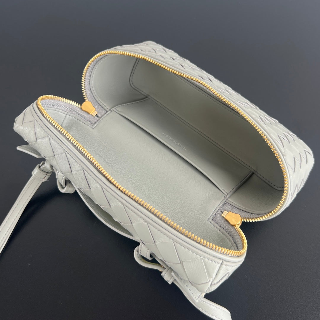 Luxury Bottega Veneta BANG BANG 22 VANITY CASE IN GREY COIN CALFSKIN