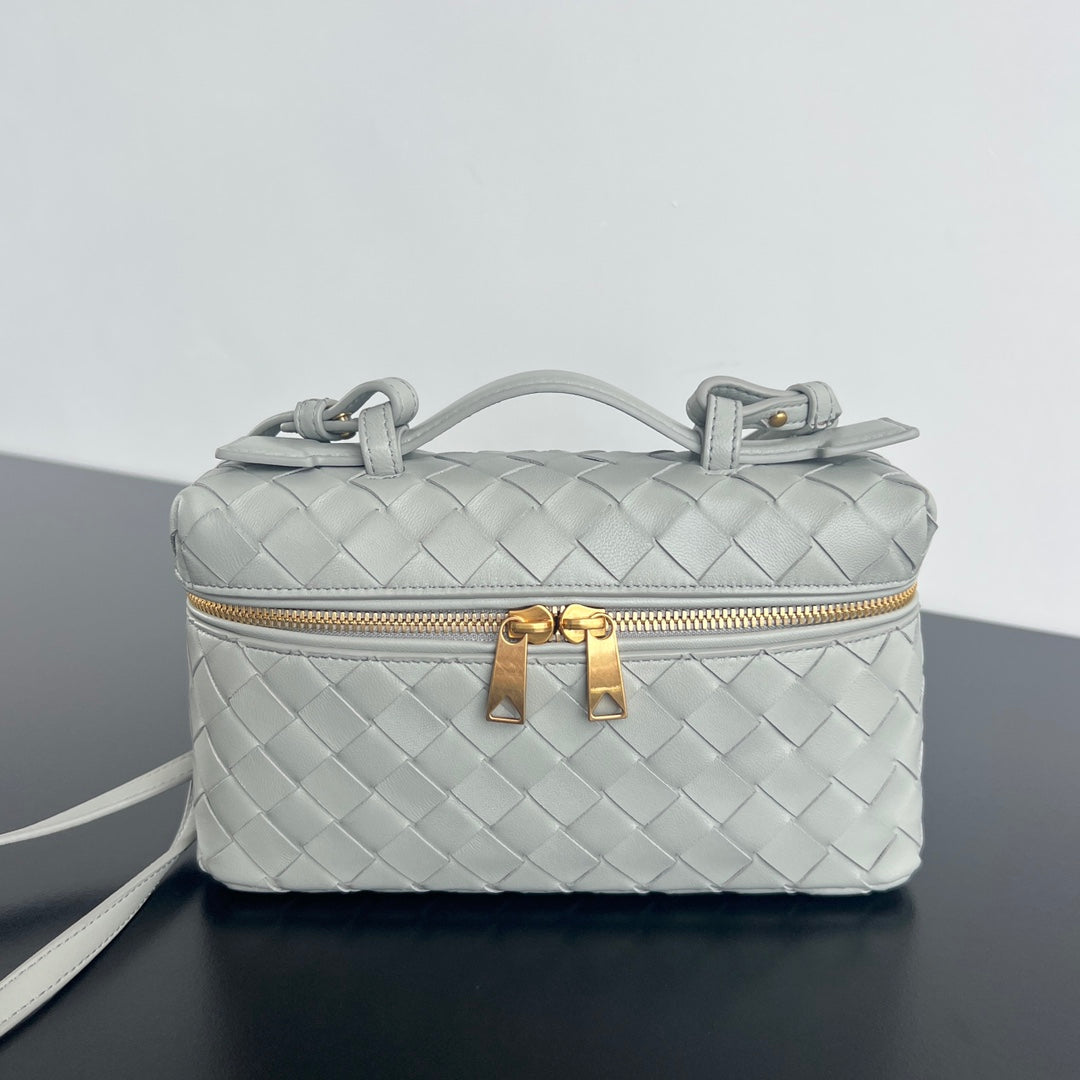 Luxury Bottega Veneta BANG BANG 22 VANITY CASE IN GREY COIN CALFSKIN