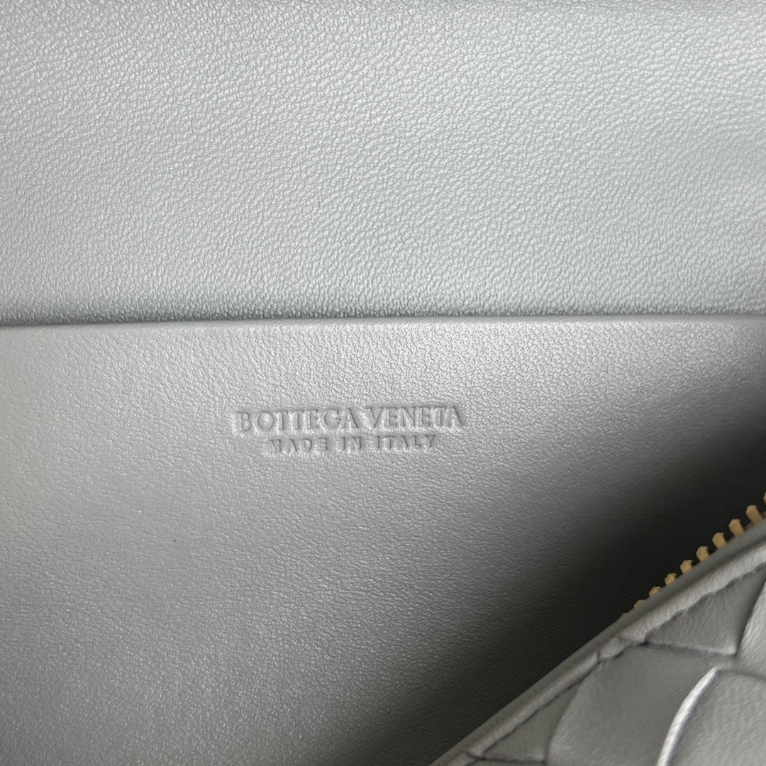 Luxury Bottega Veneta BANG BANG 22 VANITY CASE IN GREY COIN CALFSKIN