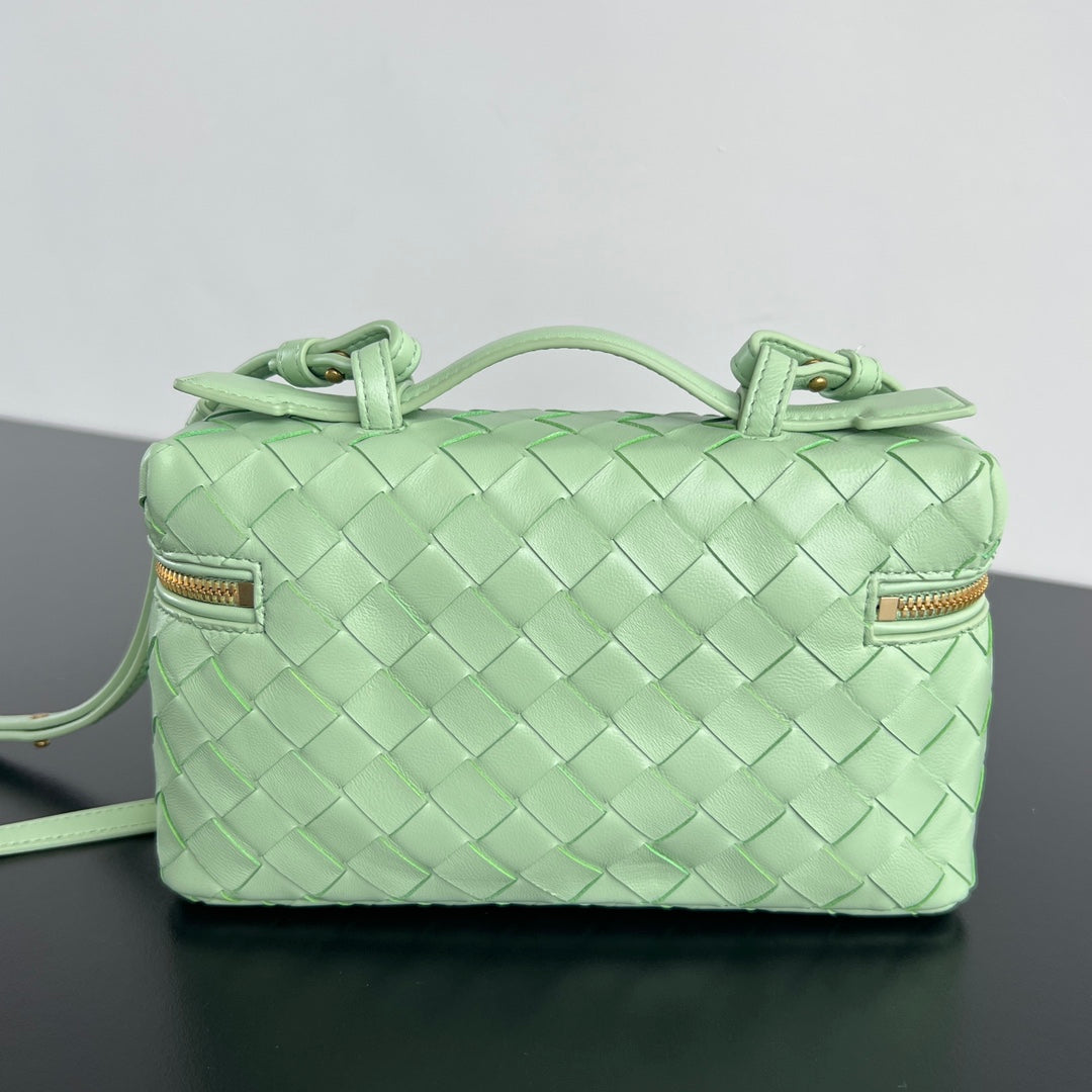 Luxury Bottega Veneta BANG BANG 22 VANITY CASE IN LIGHT GREEN CALFSKIN