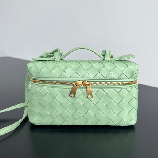 Luxury Bottega Veneta BANG BANG 22 VANITY CASE IN LIGHT GREEN CALFSKIN