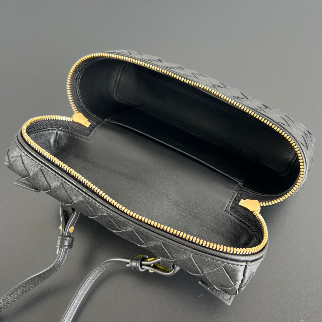 Luxury Bottega Veneta BANG BANG 22 VANITY CASE IN BLACK CALFSKIN
