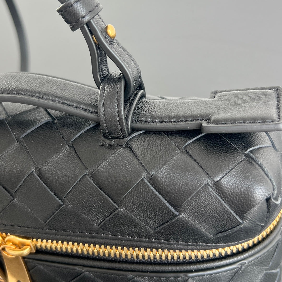 Luxury Bottega Veneta BANG BANG 22 VANITY CASE IN BLACK CALFSKIN