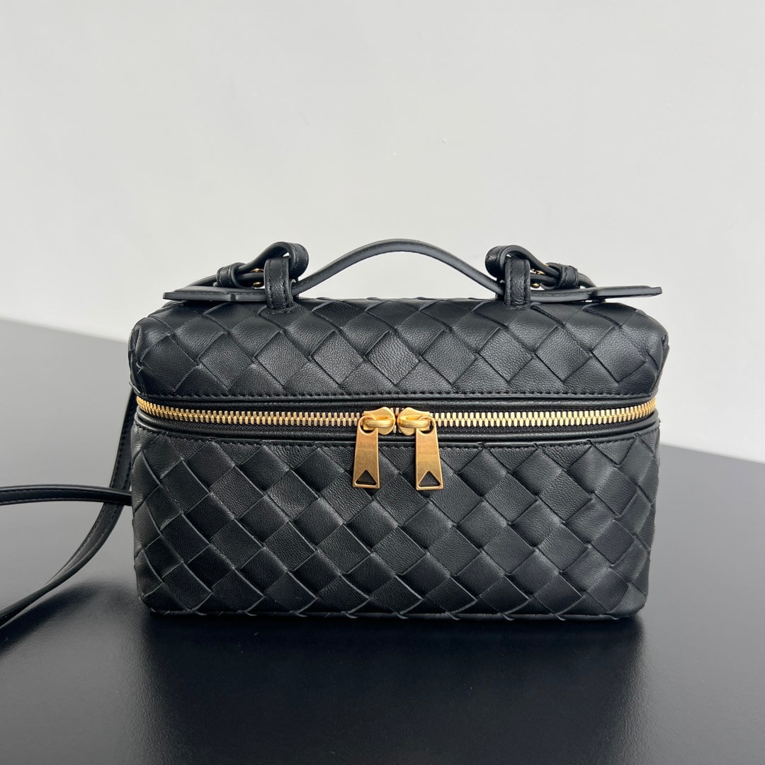 Luxury Bottega Veneta BANG BANG 22 VANITY CASE IN BLACK CALFSKIN