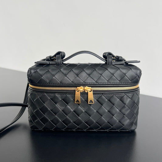 Luxury Bottega Veneta BANG BANG 22 VANITY CASE IN BLACK CALFSKIN