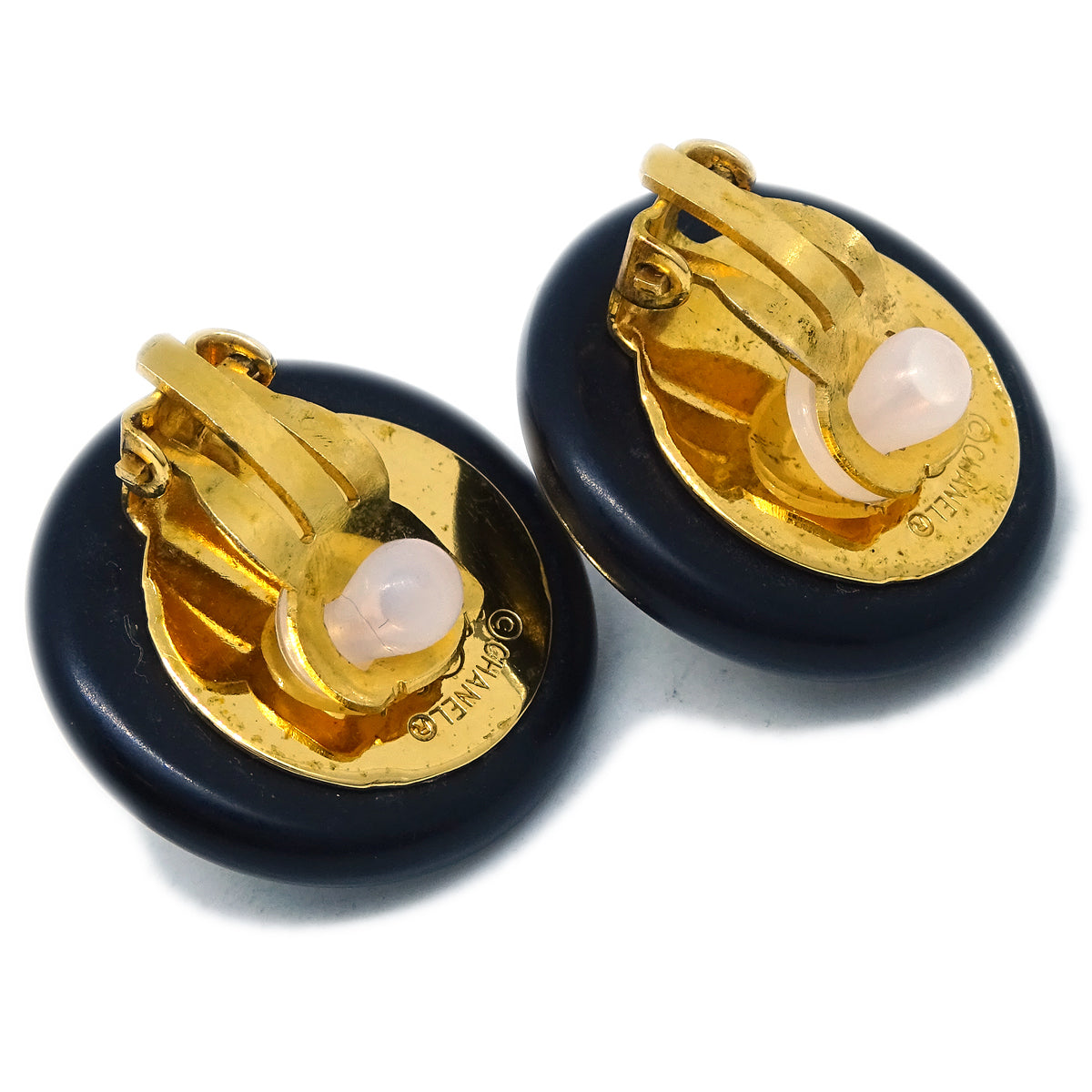 Luxury Chanel Black Button Shell Earrings Clip-On 96C
