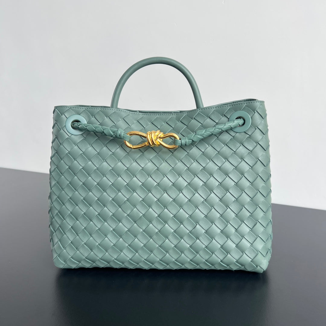 Luxury Bottega Veneta bv medium andiamo 32 cloud blue lambskin